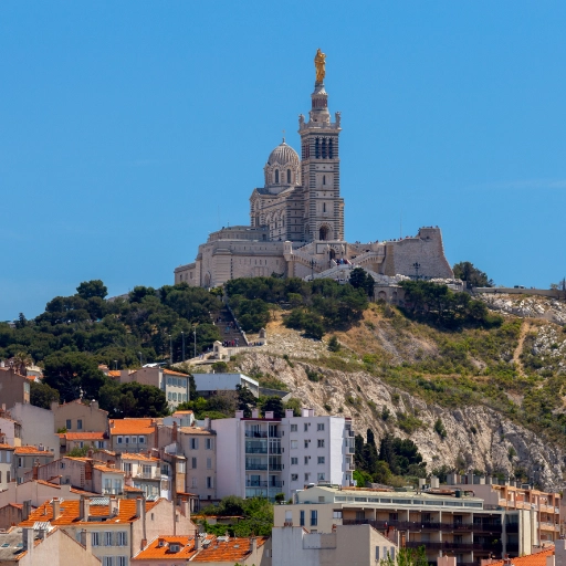 installateur portail marseille Vue sur la bonne mère de Marseille.