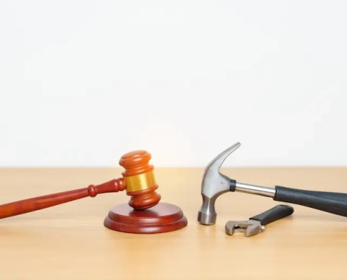 les obligations réglementaires pour les portails d’erp Marteau de juge et outil